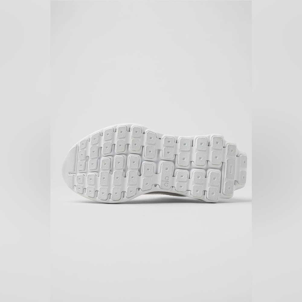 Alo Yoga Runner Sneakers in White/White Unisex Fit | US Men’s 9 | Women’s 10.5 - Picture 5 of 16
